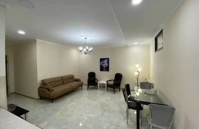 Alquiler a largo plazo: Apartamento 1+1, Calle G. Brckinvalle, Batumi
