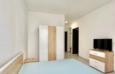 Long-term rental: One-bedroom apartment in "Militari Residence", Bucharest, 40 m²