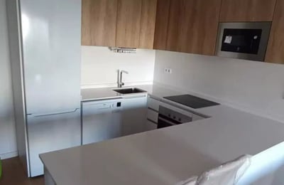 Alquiler a largo plazo en Alicante: Apartamento 76 m², piscina en la azotea