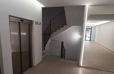 Alquiler a largo plazo en Alicante: Apartamento 76 m², piscina en la azotea