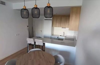 Alquiler a largo plazo en Alicante: Apartamento 76 m², piscina en la azotea