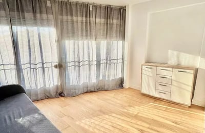 Long-term rental Alicante, San Juan: spacious 3-bedroom apartment with an office, newly renovated