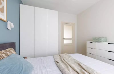 Long-term rental, Warsaw, Siedmiogrodzka St., Wola district: 3-room apartment with a balcony