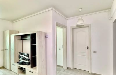 Long-term rental: one-bedroom apartment with studio kitchen, 5th floor, Militari Residence, Bucharest