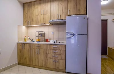 Alquiler a largo plazo de estudio en Belgrado cerca de la Plaza Slavia