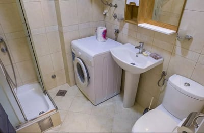 Alquiler a largo plazo de estudio en Belgrado cerca de la Plaza Slavia