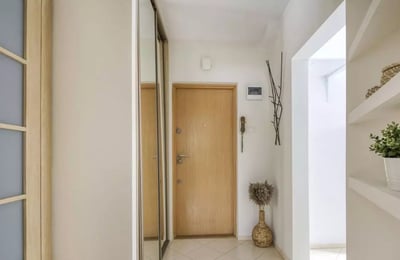 Alquiler a largo plazo de apartamento de 2 habitaciones en Varsovia, distrito Wola, calle Monte Cassino