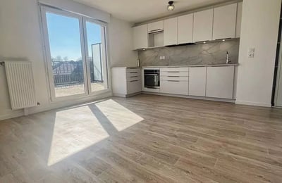 Long-term rental of a 3-room apartment with a terrace in Montfermeil, France