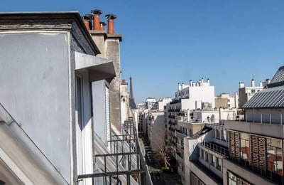 Long-term rental of a studio with a balcony in Paris, France