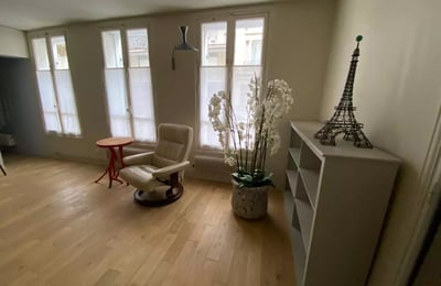 Long-term rental of a 2-rooms apartment in Paris, Trocadéro, France