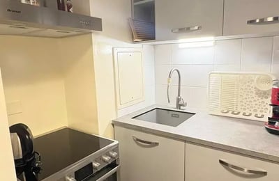 Long-term rental studio with tower view (30 m²) on Avenue Kléber, 75116 Paris, France