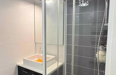 Long-term rental studio with tower view (30 m²) on Avenue Kléber, 75116 Paris, France