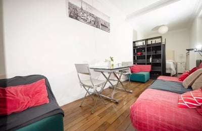Long-term rental studio (28 m²) near Métro Courcelles, 75008 Paris, France