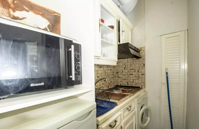 Long-term rental studio (28 m²) near Métro Courcelles, 75008 Paris, France
