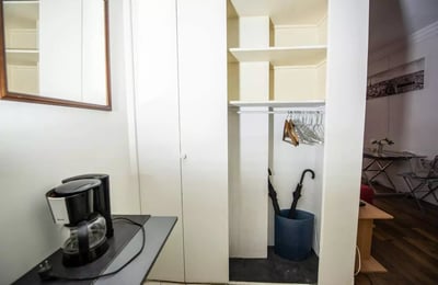 Long-term rental studio (28 m²) near Métro Courcelles, 75008 Paris, France