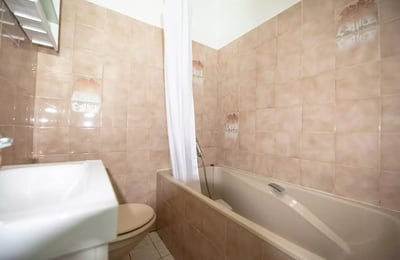 Long-term rental studio (28 m²) near Métro Courcelles, 75008 Paris, France