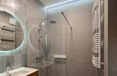 Alquiler a largo plazo: apartamento de 2 habitaciones en Wola, Varsovia, Polonia