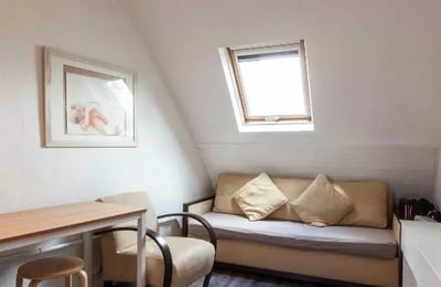 Long-term rental Studio with internet and washing machine in central Paris, France