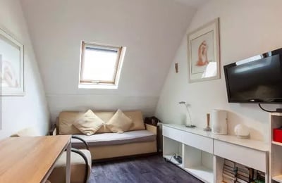 Long-term rental Studio with internet and washing machine in central Paris, France
