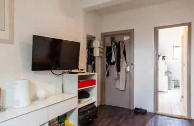 Long-term rental Studio with internet and washing machine in central Paris, France