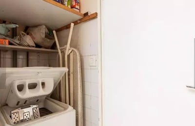 Long-term rental Studio with internet and washing machine in central Paris, France