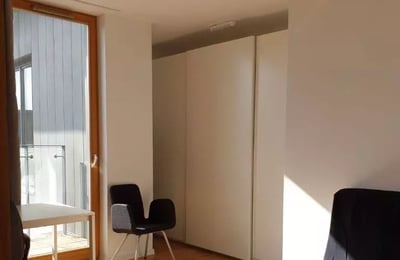 Long-term rental of a spacious three-room apartment with a balcony and parking in Grzegórzki, Kraków