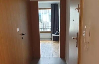 Long-term rental of a spacious three-room apartment with a balcony and parking in Grzegórzki, Kraków