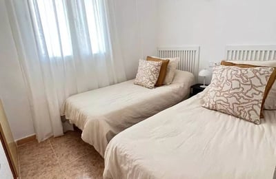 Long-term rental apartment with sea view in Torrevieja (Alicante), 2 bedrooms just 100m from the beach