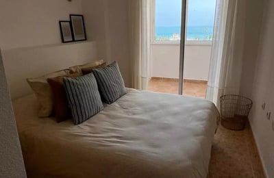 Long-term rental apartment with sea view in Torrevieja (Alicante), 2 bedrooms just 100m from the beach