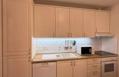 Долгосрочная аренда трехкомнатной квартиры в ЖК премиум класса в центре города Белград