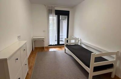 Долгосрочная аренда трехкомнатной квартиры в ЖК премиум класса в центре города Белград