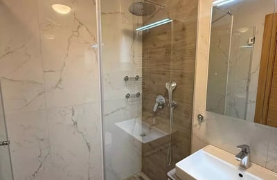 Долгосрочная аренда трехкомнатной квартиры в ЖК премиум класса в центре города Белград