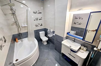 Alquiler a largo plazo apartamento de 3 dormitorios cerca del Parque 6 de Mayo, Batumi