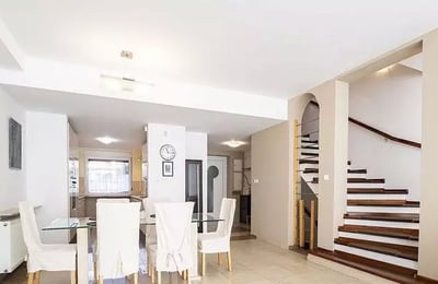 Long-term rental 220 m² house in a secured complex on Hufcowa St, Wrocław