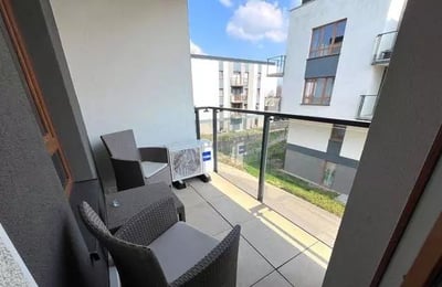 Long-term rental 3-room 60 m² apartment with balcony & AC on Na Grobli St, Wrocław