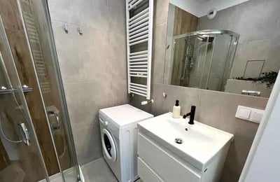 Long-term rental 3-room 60 m² apartment with balcony & AC on Na Grobli St, Wrocław