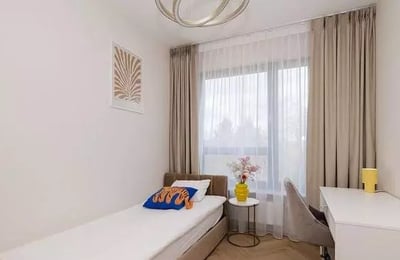 Long-term renta 3-room apartment with balcony and parking in Mokotów, Warsaw