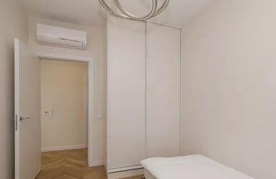 Long-term renta 3-room apartment with balcony and parking in Mokotów, Warsaw