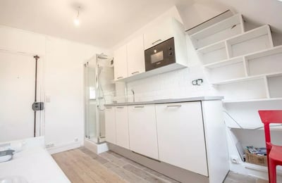 Long-term rental cozy 10m² studio with elevator in central Paris