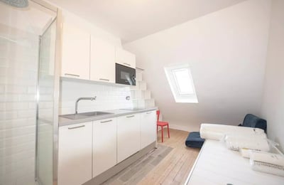 Long-term rental cozy 10m² studio with elevator in central Paris
