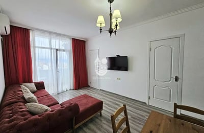 Alquiler a largo plazo: piso con oficina y vista al mar, Batumi, Georgia