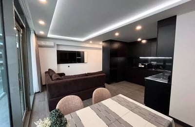 Alquiler a largo plazo apartamento de 1 dormitorio con vista panorámica al mar, Batumi