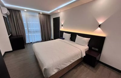 Alquiler a largo plazo apartamento de 1 dormitorio con vista panorámica al mar, Batumi