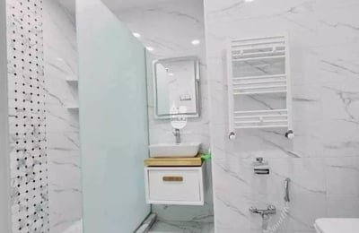 Alquiler a largo plazo apartamento de 2 dormitorios con balcón y vista al mar, Shartava 16, Batumi