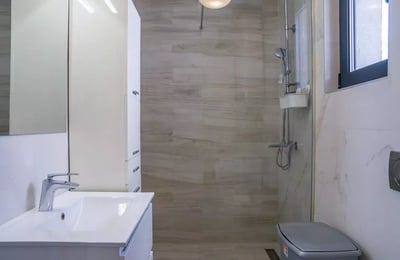 Long-term rent 3-room apartment in Vračar, Belgrade, 58m², with air conditioning and dishwasher