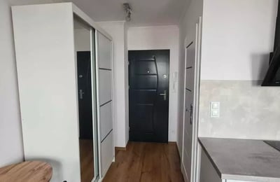 Long-term rental of a cozy studio near the city center on Legnicka st., Wroclaw