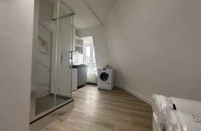 Alquiler a largo plazo de estudio renovado en el distrito 8, París, Francia