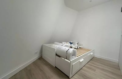 Alquiler a largo plazo de estudio renovado en el distrito 8, París, Francia