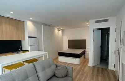 Long-term rental of a cozy renovated studio with AC in a new building in Elche, Spain
