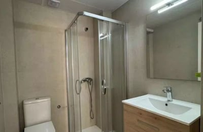 Long-term rental of a cozy renovated studio with AC in a new building in Elche, Spain